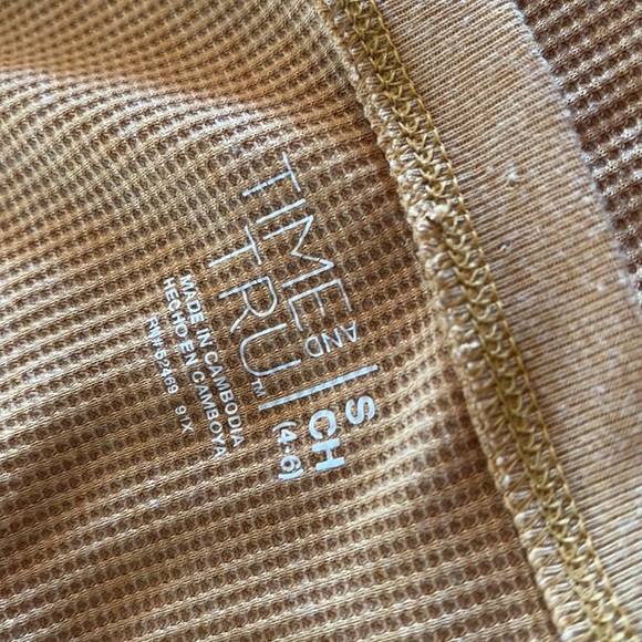 Time And Tru Mustard Yellow V-Neck Thermal with Button Front, Size: S - Picture 9 of 9